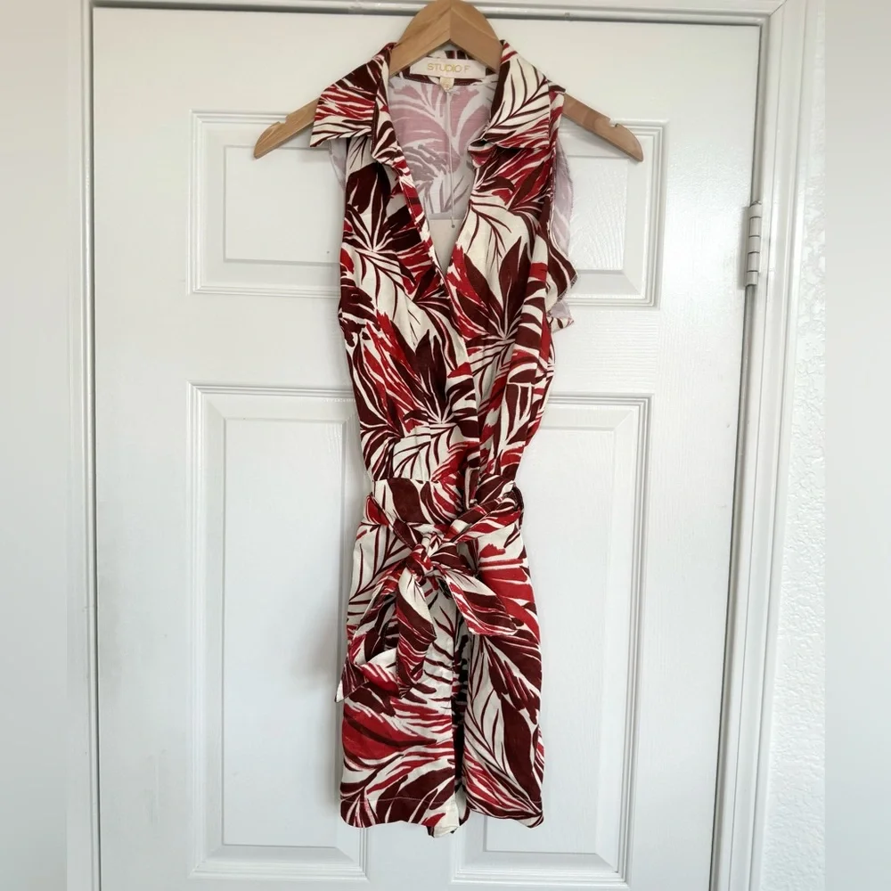 NWT Studio F Sleeveless Romper Shorts Collar Floral Tropical Rayon Red Ivory 10